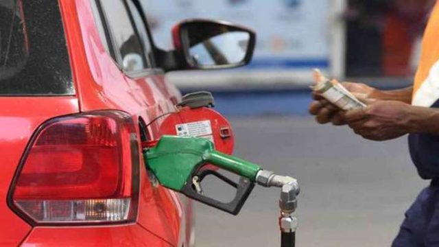 Big News! Petrol Price Today: कार-बाइक चलाने वालों के लिए जरूरी खबर, पेट्रोल-डीजल को लेकर आया नया अपडेट, तुरंत चेक करें