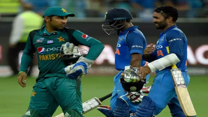 IND vs PAK: भारत के खिलाफ मैच में पाकिस्तानी के इस बल्लेबाज ने किया ऐसा काम, हर तरफ हो रही......