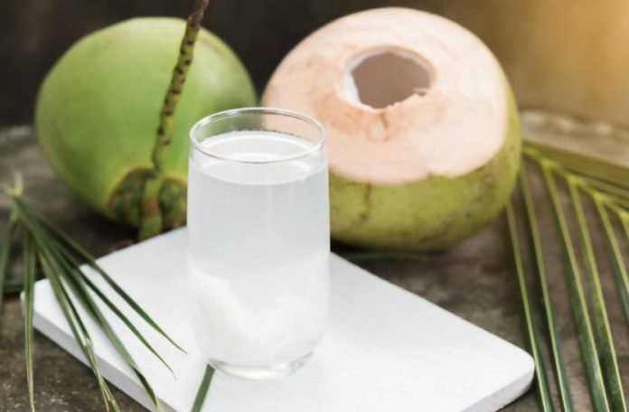 Coconut Water: सिर्फ फायदे ही नहीं, नारियल पानी के हैं कई नुकसान, जानकर पीना छोड़ दोगे