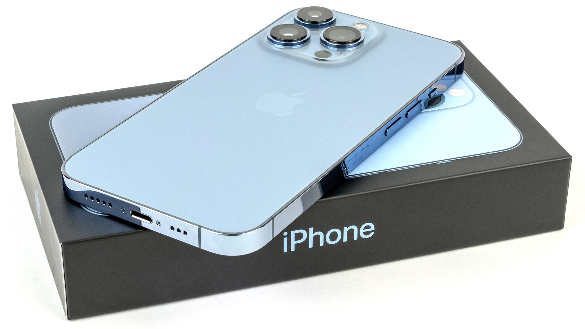 iPhone 12 Bumper Offer: अमेजन पर मिल रहा आईफोन पर बम्पर ऑफर, जानें कितनी मिल रही छूट, Check here