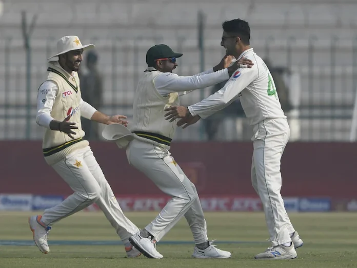 Pakistan Vs England, 2nd Test : Latest News! पाकिस्तान के अबरार अहमद ने रच दिया इतिहास, इंग्लैंड की उड़ाई धज्जियाँ, 281 पर ढेर हुआ इंग्लैंड