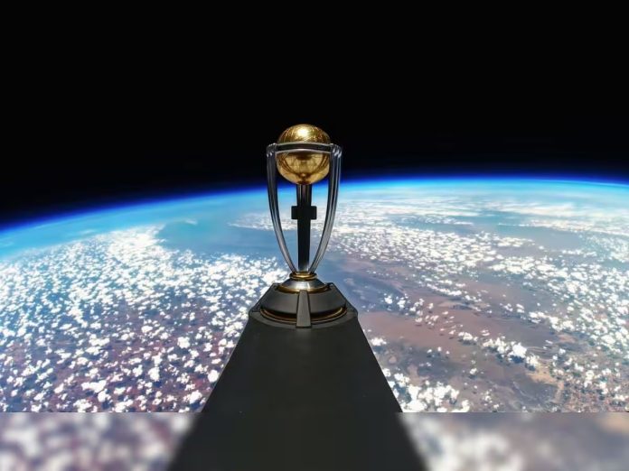 क्रिकेट विश्व कप 2023 की ट्रॉफी धरती से अंतरिक्ष पहुंची, अहमदाबाद में उतरी, देखें वीडियो