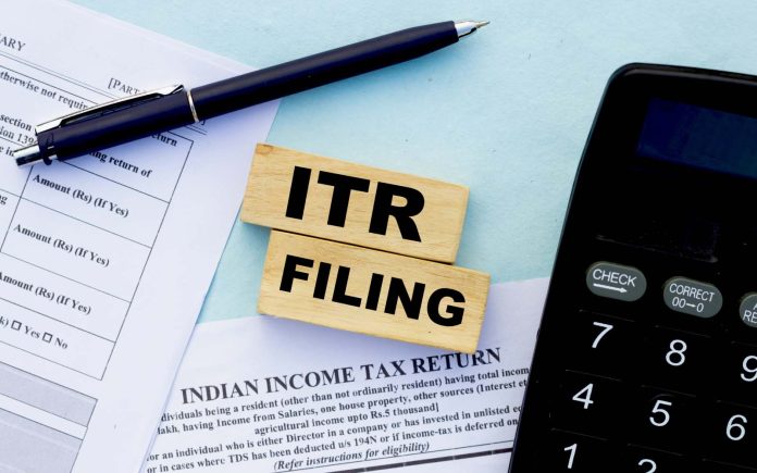 Income Tax Notice: टैक्सपेयर्स के लिए जरुरी खबर! ITR फाइल करते समय इन बातों की जानकारी देना जरूरी, नहीं तो आएगा नोटिस और लगेगा तगड़ा जुर्माना