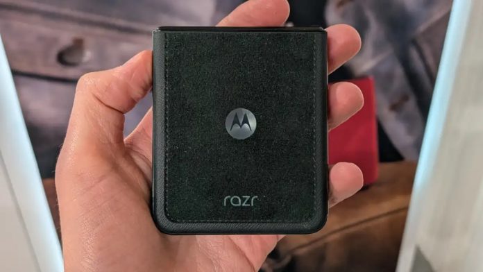 Motorola का सबसे पावरफुल AI फ्लिप फोन पर 10 हजार का बम्पर डिस्काउंट, मौका हांथ से निकल न जाये