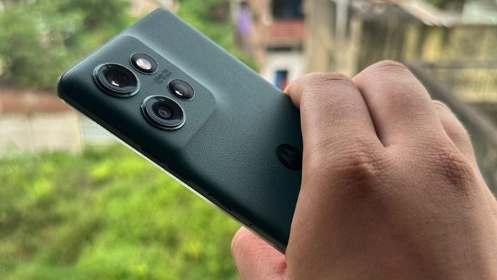 Motorola's new powerful phone; With 12GB RAM, 32MP selfie camera, know the price